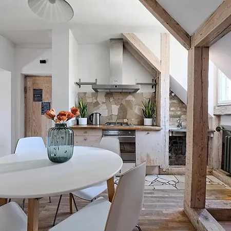 Chic Apartment-old Town-f50/5