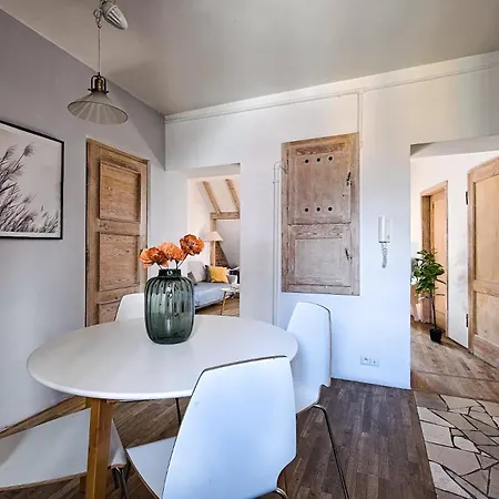 Daire Chic Apartment-old Town-f50/5 Varşova